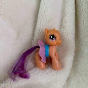 2008 My Little Pony Hasbro Scootaloo 4"
Character Pony Toy Figure